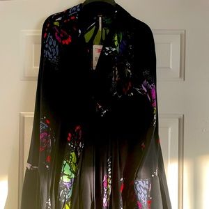 V- Cut dress with buttons at the wrist